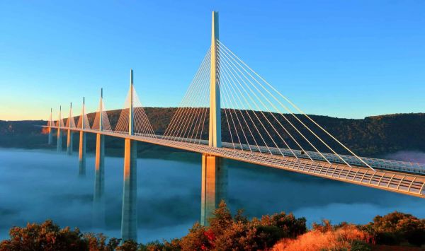 14 juillet au pied du Viaduc de Millau